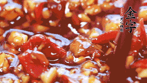 加入蒜末后攪拌均勻，讓每一種味道更加融合。(這個醬汁是不是看起來很誘人啊^_^)