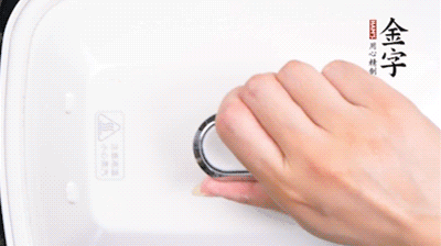 大火煮開后，再上鍋中火蒸20分鐘，出鍋后撒上蔥花。