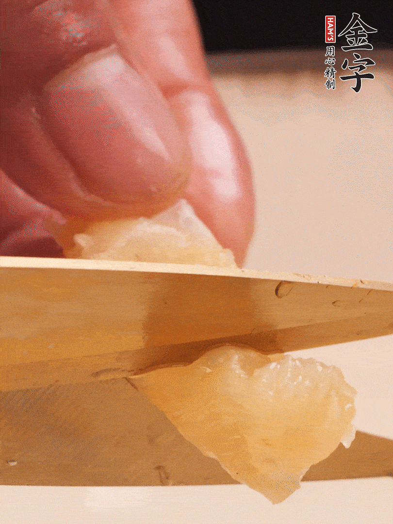 取出放入清水中，清洗表面，再剪成小段