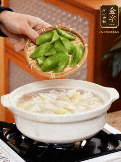 最后放萵筍繼續燉3分鐘