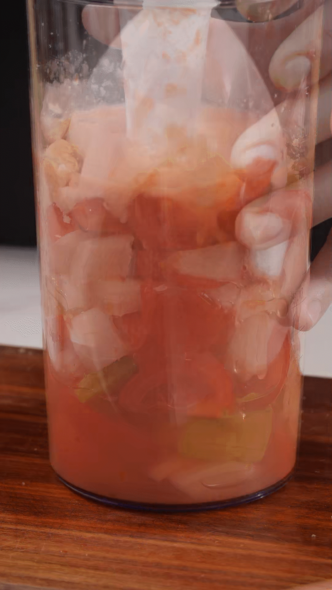 加入水、橄欖油、蘋果醋